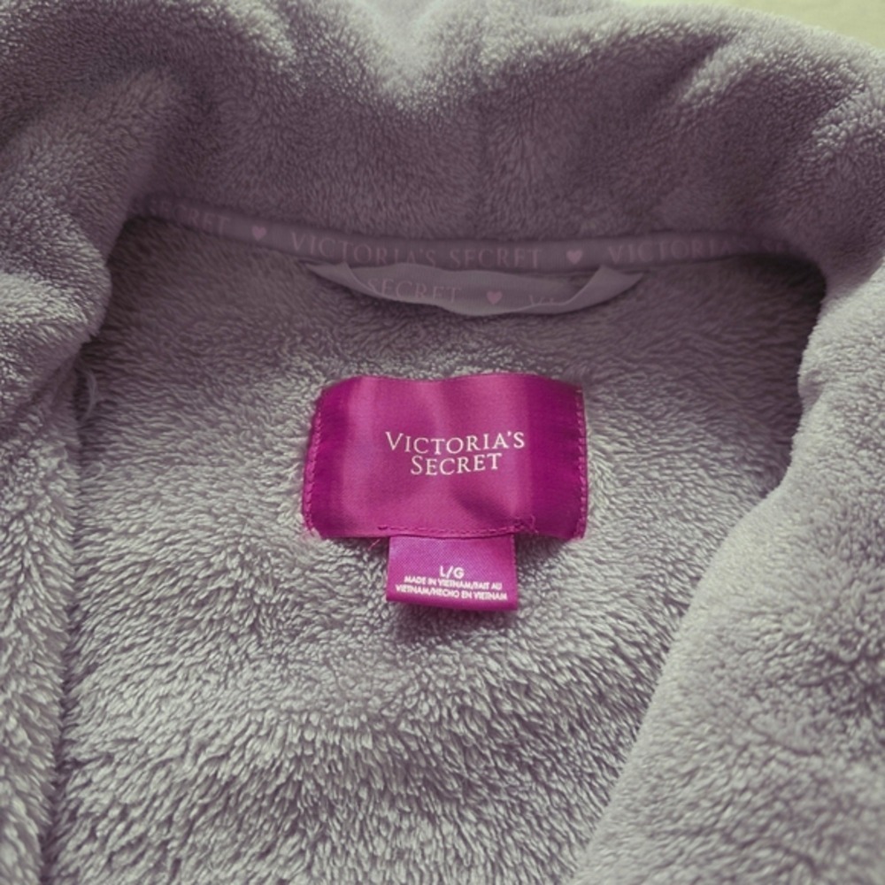 Victoria's Secret Long Robe Large Grey Plush Fleece Shawl Collar Cozy Loungewear - Picture 3 of 8